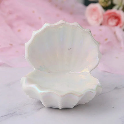 Beach shell night lamp with pearl

