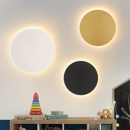 Weatherproof round wall light

